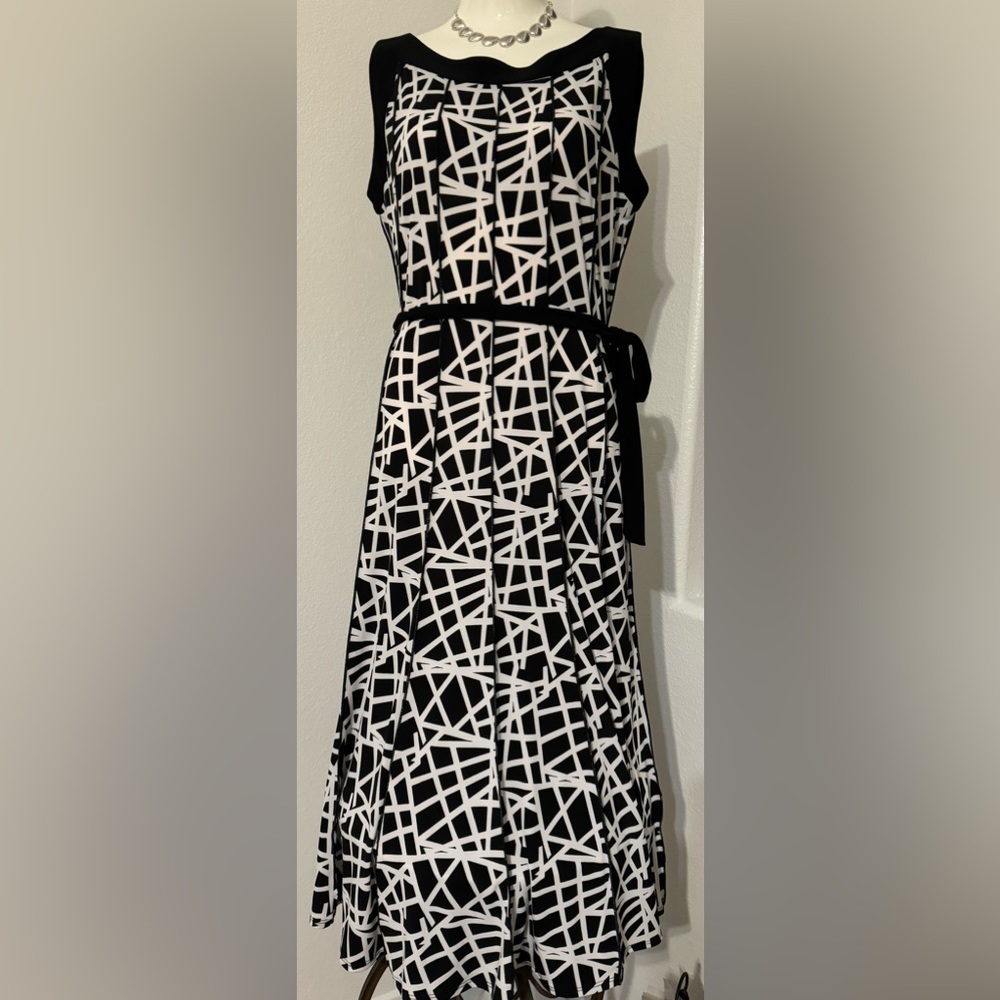 Beautiful black & white fit and flair dress. Sz L.  Great for church, work, etc.